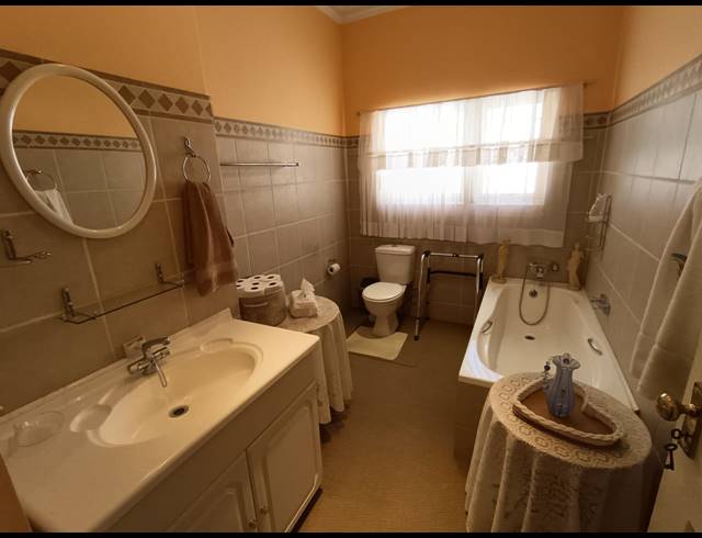 3 BEDROOM TOWNHOUSE FOR SALE IN PROTEA PARK